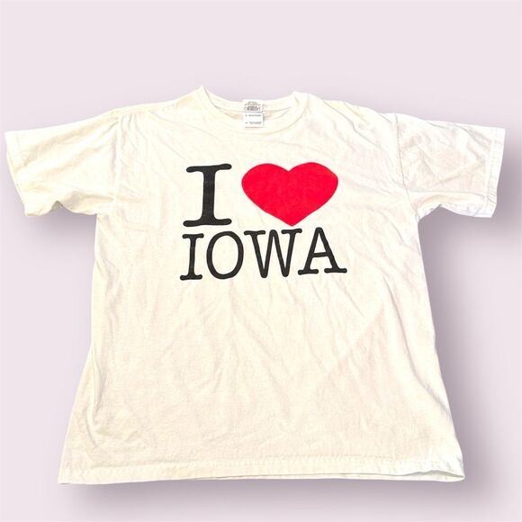 GILDAN I Love Iowa Graphic Heart Short Sleeve Tee - Picture 1 of 8